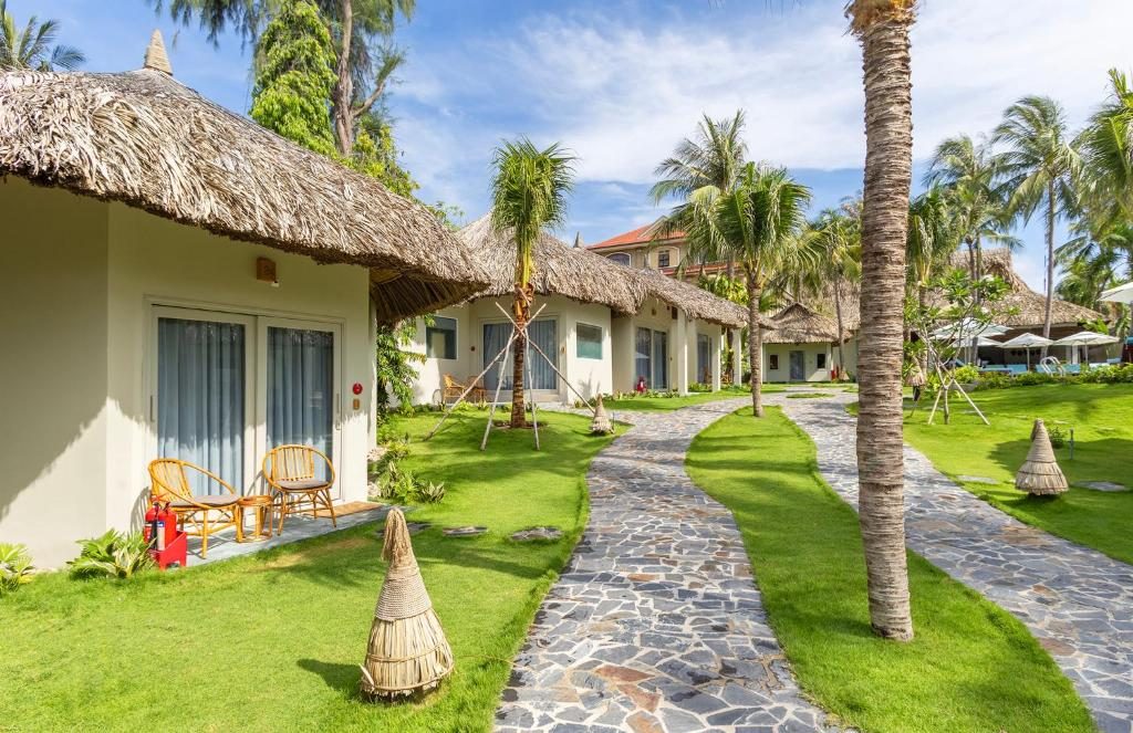 Bungalow Gia đình Hướng Hồ bơi