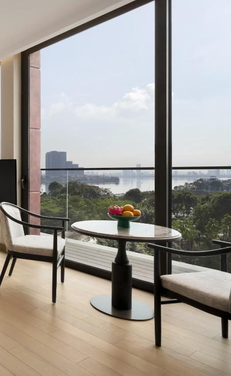 Superior Balcony 1 King