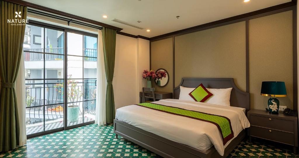 Phòng Deluxe Giường Đôi Có Ban Công