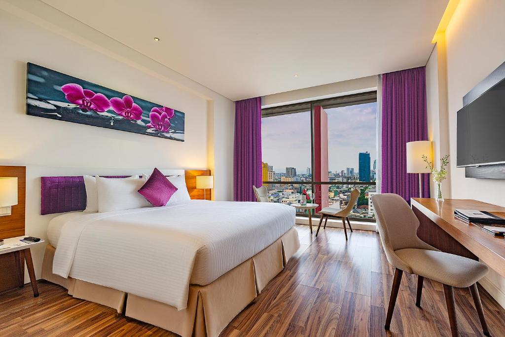 Phòng Deluxe Giường Đôi Nhìn Ra Thành Phố – Tầng Cao