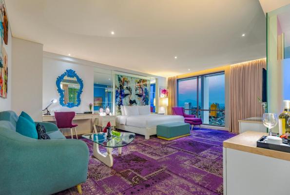 Grand King Suite with Bathtub