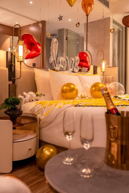 Suite Skyline City View with Complimentary Afternoon Tea and Laundry 3 pieces per day (non-accumulated)