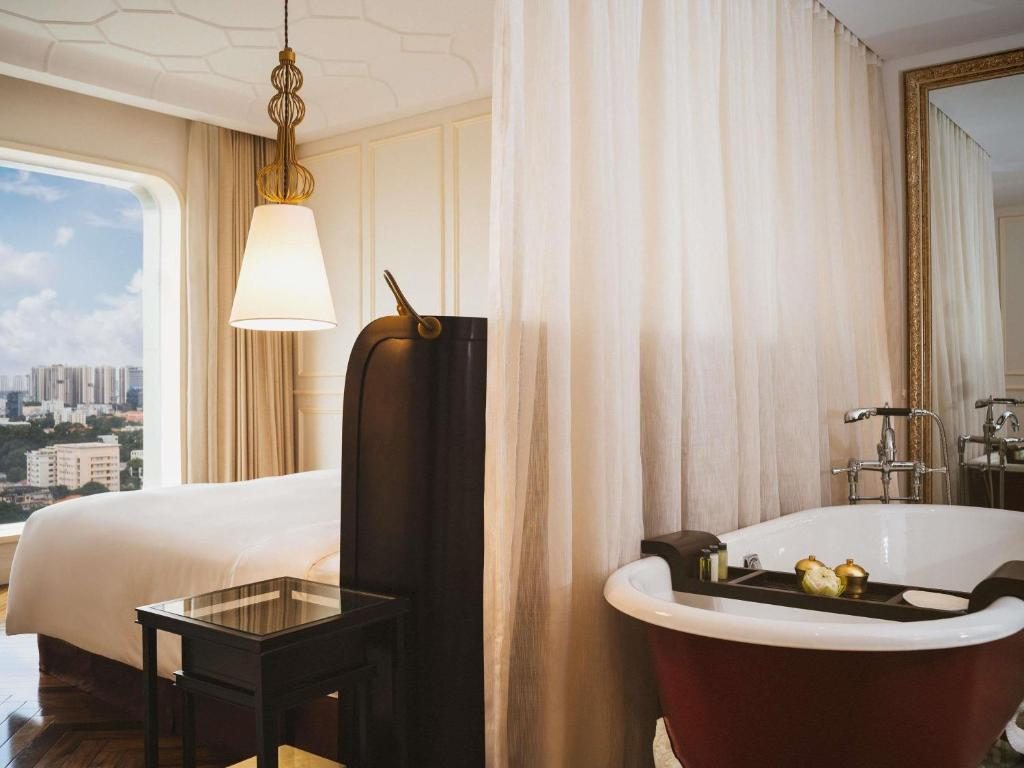 Grand Deluxe Room, 1 King Size Bed, City View