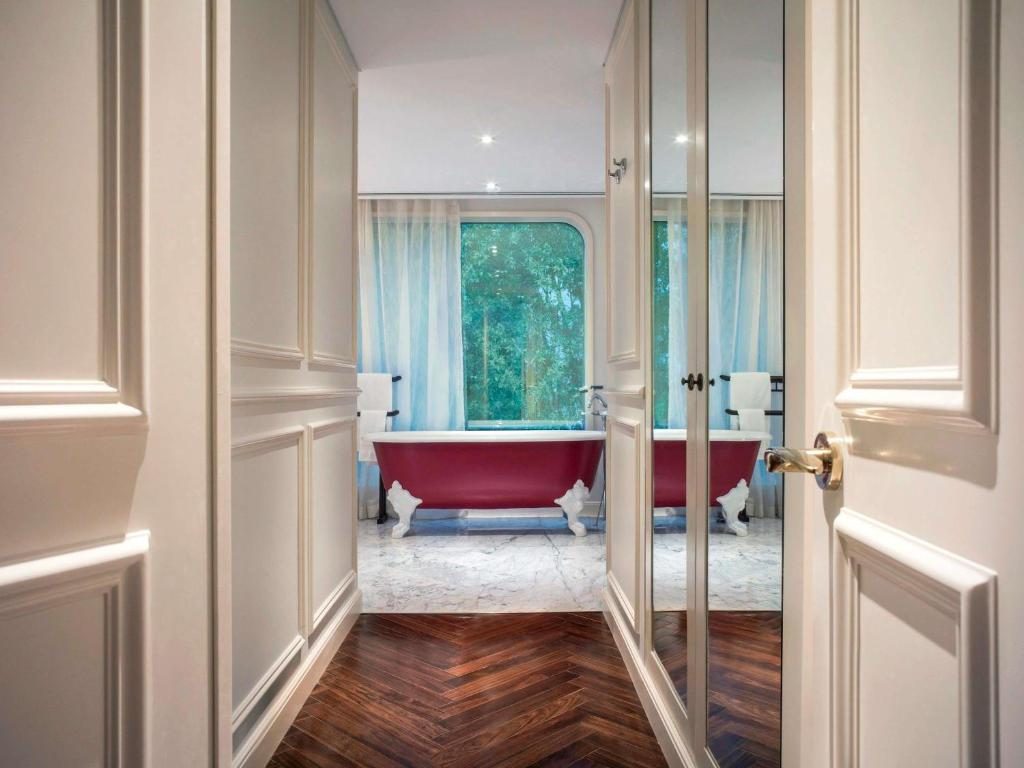 Executive Studio Suite