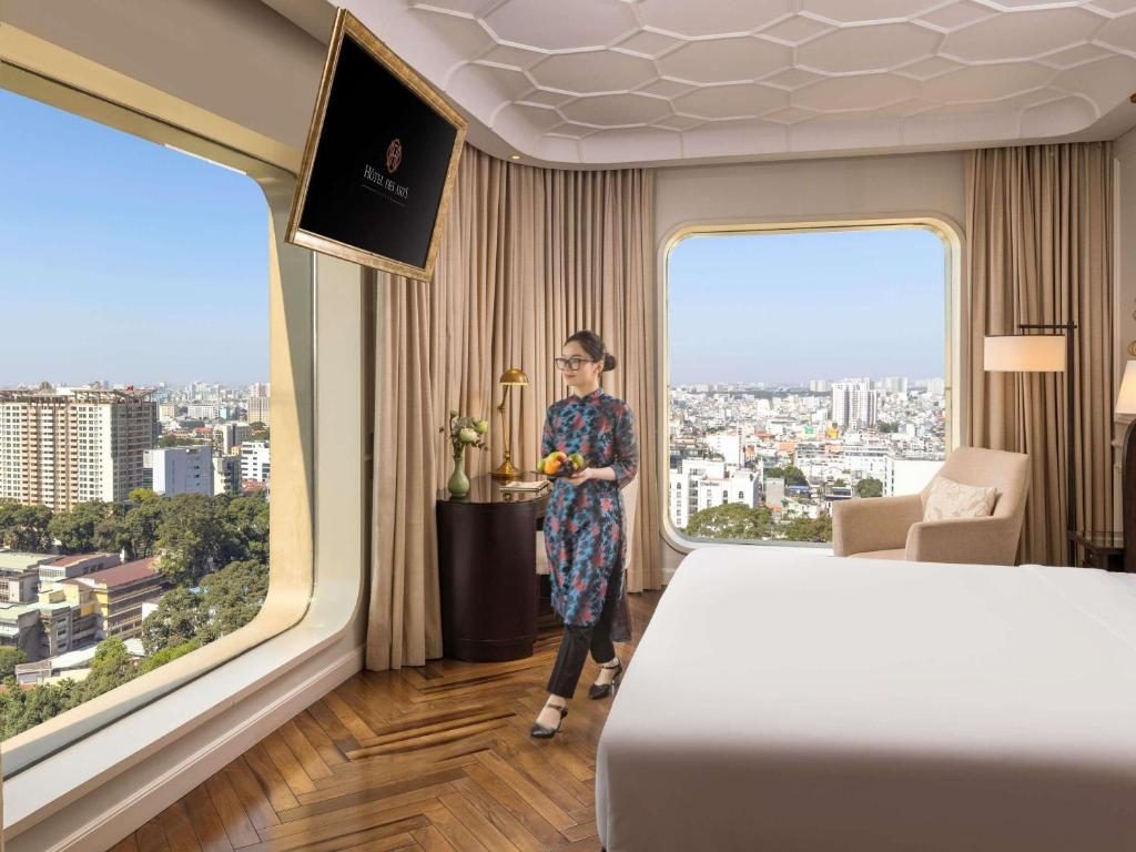 Deluxe Corner Room, 1 King Size Bed, City View