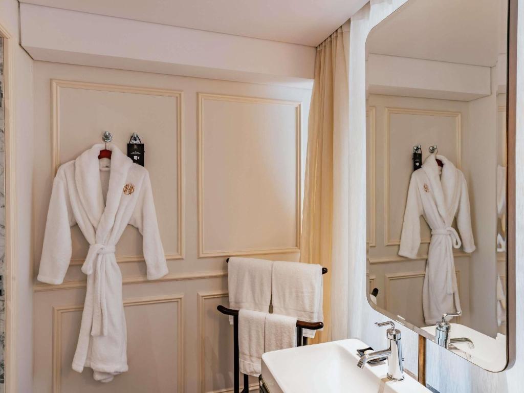 Deluxe Room, 2 Single Size Beds, City View