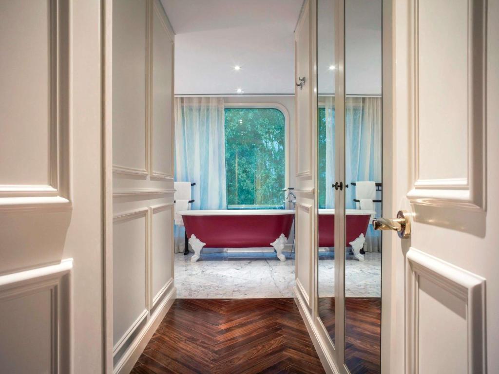 Executive Studio Suite
