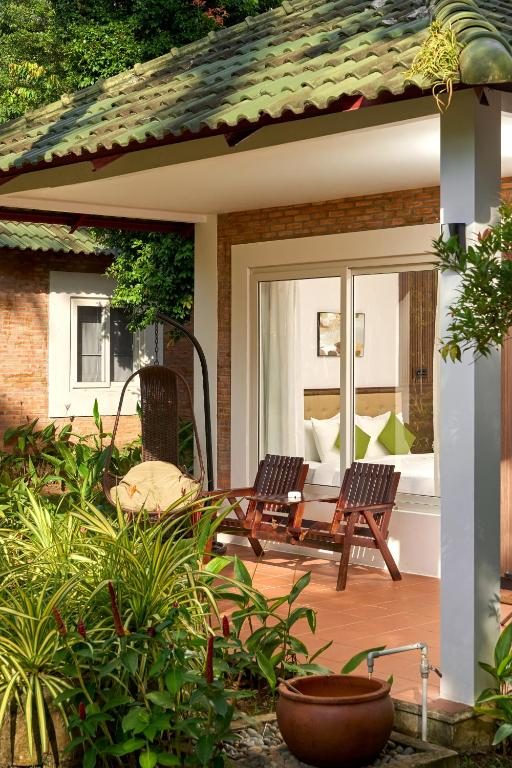 Pool View Bungalow Triple