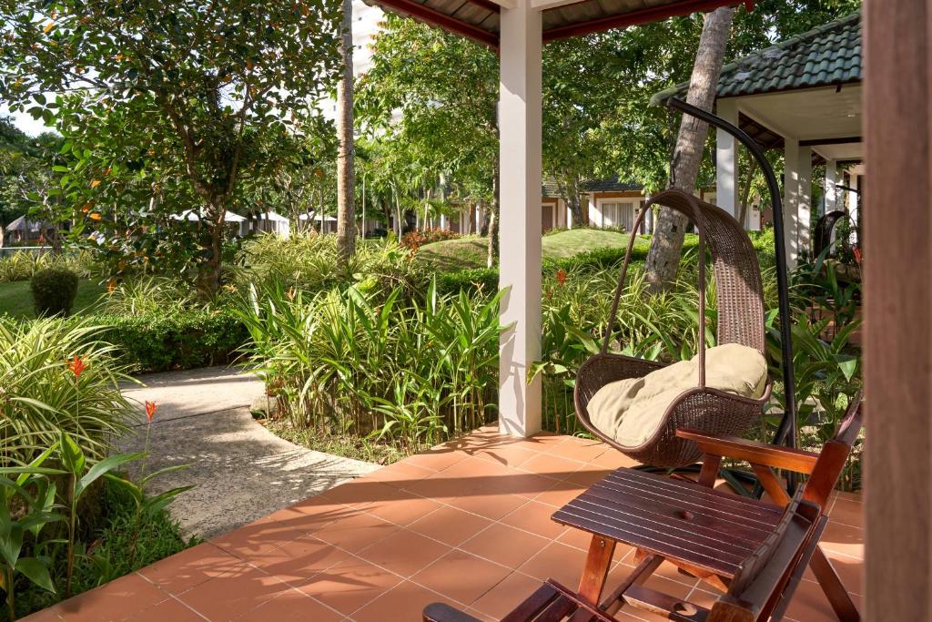 Pool View Bungalow Triple