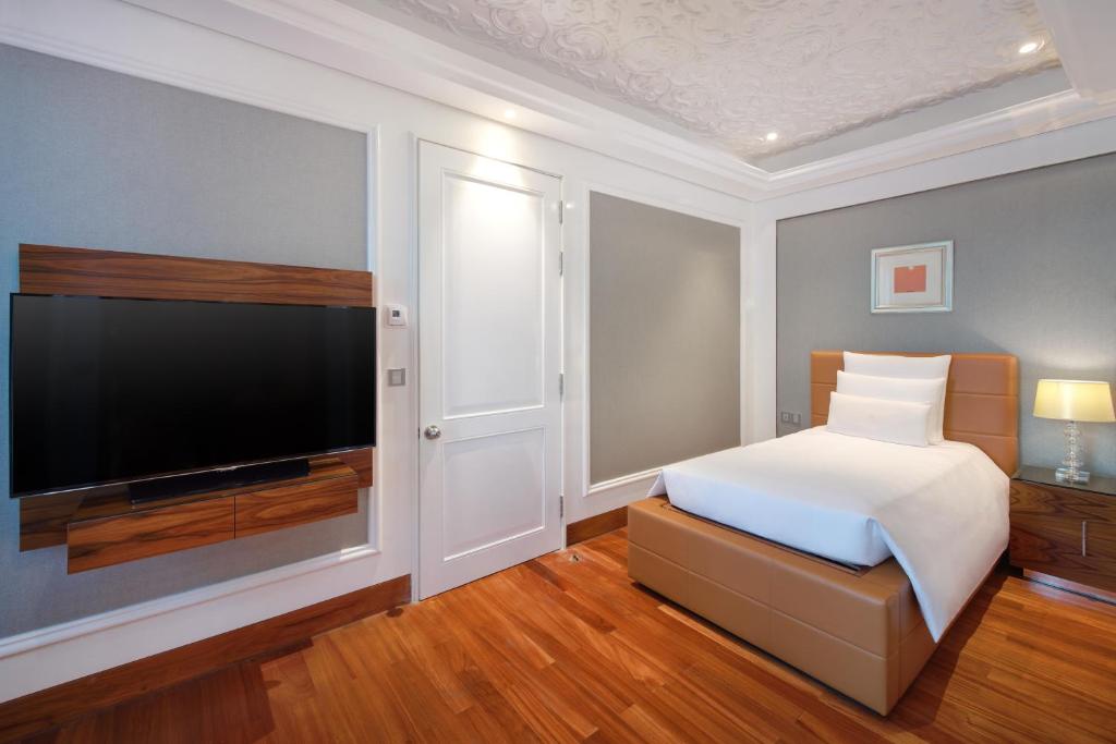 Two-Bedroom Premier (Modern Style)