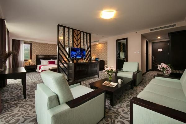 Suite Có Giường Cỡ King Nhìn Ra Núi