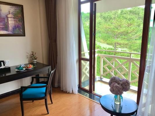Phòng Deluxe Có Giường Cỡ King Nhìn Ra Núi