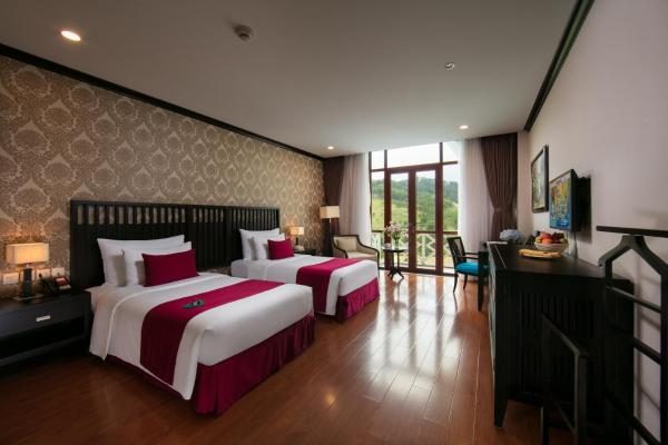 Phòng Deluxe 2 Giường Đơn Nhìn Ra Sân Golf
