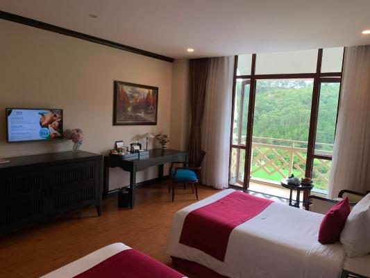 Phòng Deluxe 2 Giường Đơn Nhìn Ra Sân Golf