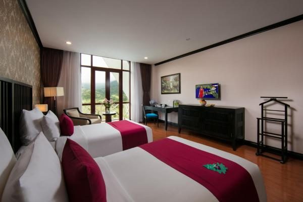 Phòng Deluxe 2 Giường Đơn Nhìn Ra Sân Golf