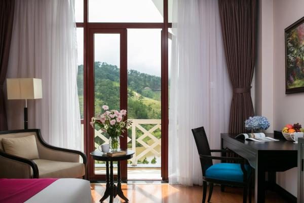 Phòng Deluxe 2 Giường Đơn Nhìn Ra Sân Golf
