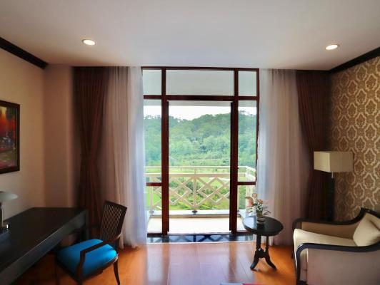 Phòng Deluxe 2 Giường Đơn Nhìn Ra Sân Golf