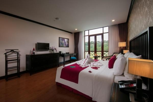 Phòng Deluxe Có Giường Cỡ King Nhìn Ra Sân Golf