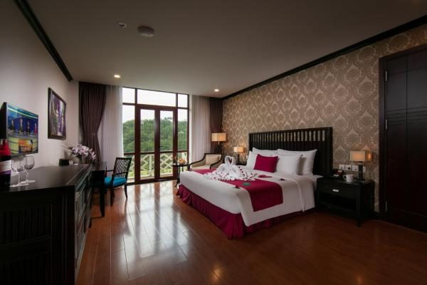 Phòng Deluxe Có Giường Cỡ King Nhìn Ra Sân Golf