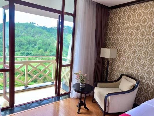 Phòng Deluxe Có Giường Cỡ King Nhìn Ra Sân Golf
