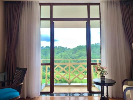 Phòng Deluxe Có Giường Cỡ King Nhìn Ra Sân Golf