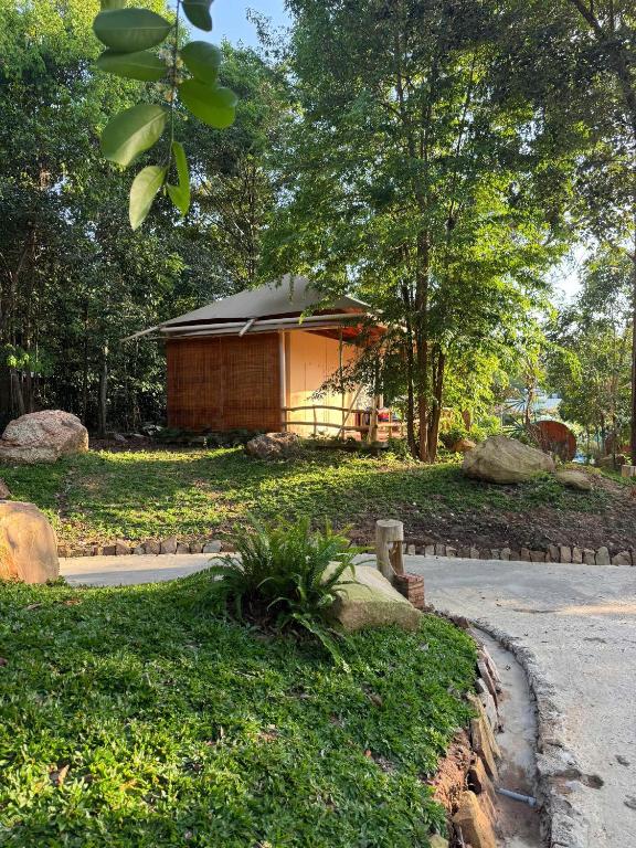 Bungalow Deluxe Nhìn Ra Khu Vườn