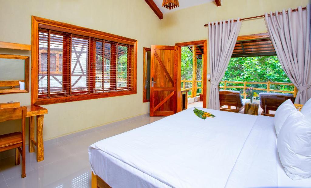 Phòng Deluxe Giường Đôi/2 Giường Đơn Nhìn Ra Vườn