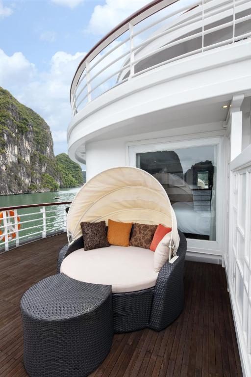 Suite Captain kèm Sân hiên với Tầm nhìn – Gói 2 Ngày 1 Đêm