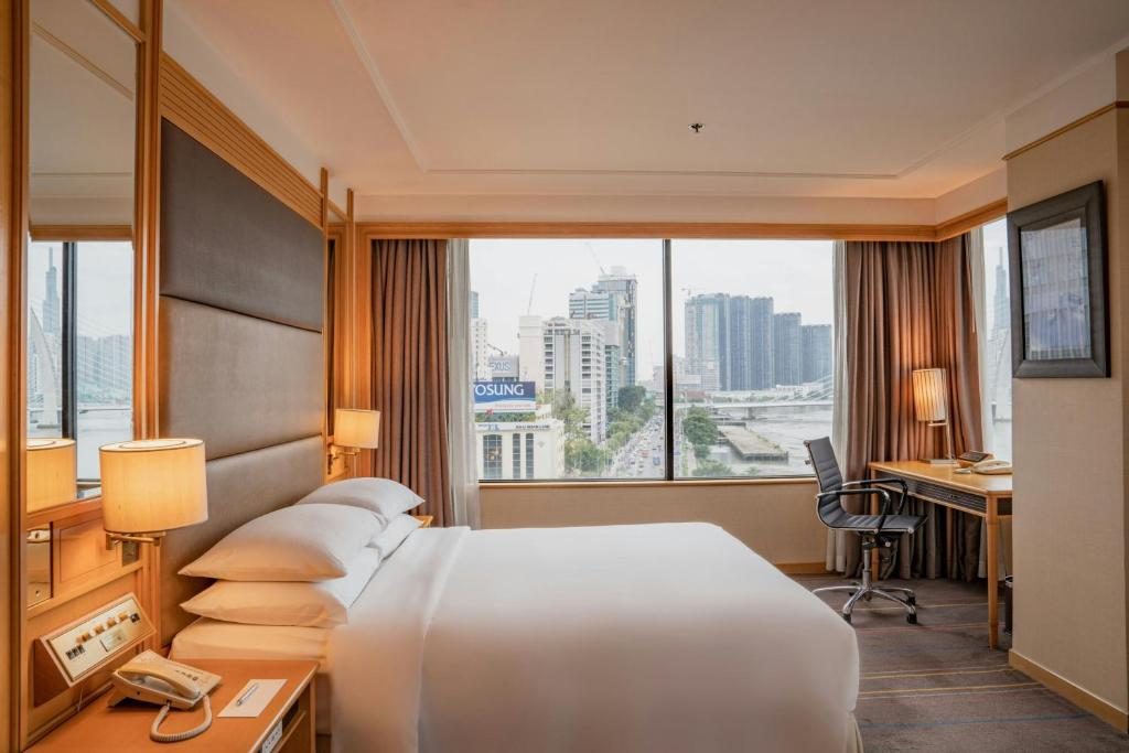 Executive King Studio – High Floor / Club Level, River View