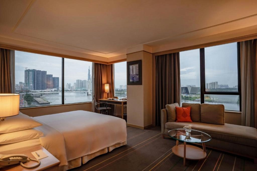 Executive King Studio – High Floor / Club Level, River View