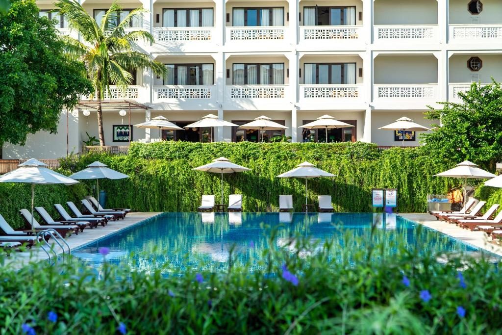 Phòng Grand Deluxe 2 Giường Đơn Nhìn Ra Sông & Thành Phố