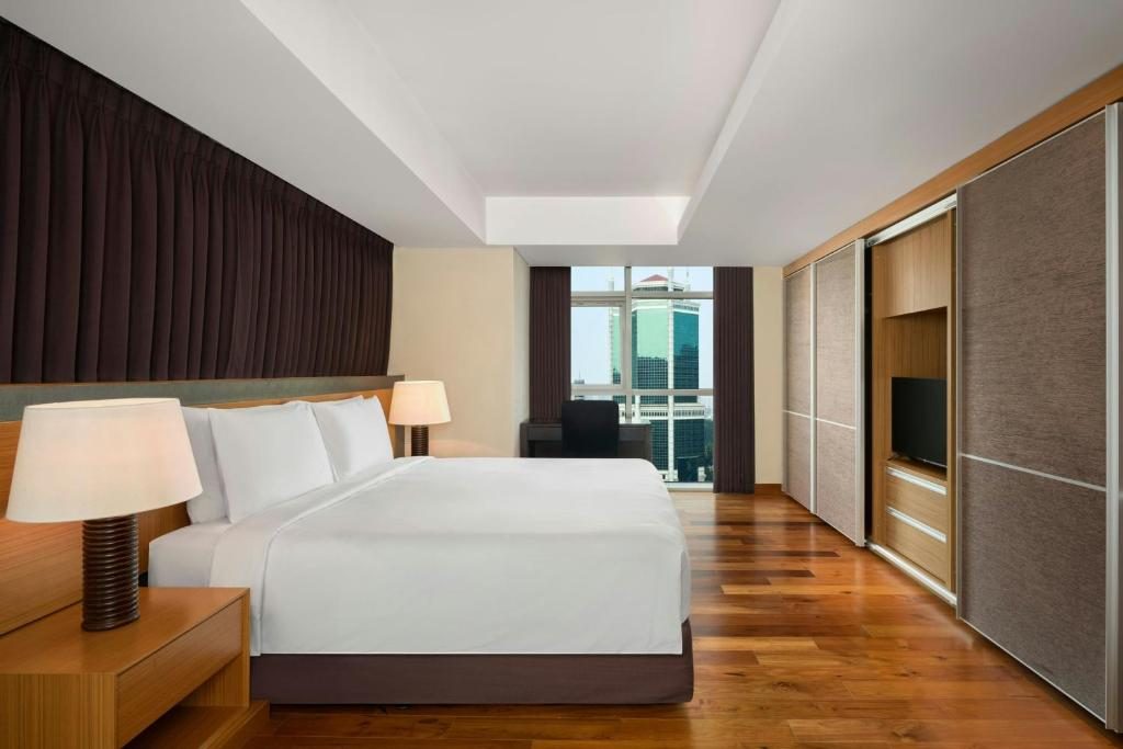 Two-Bedroom Suite with One King Bed and Two Twin Beds