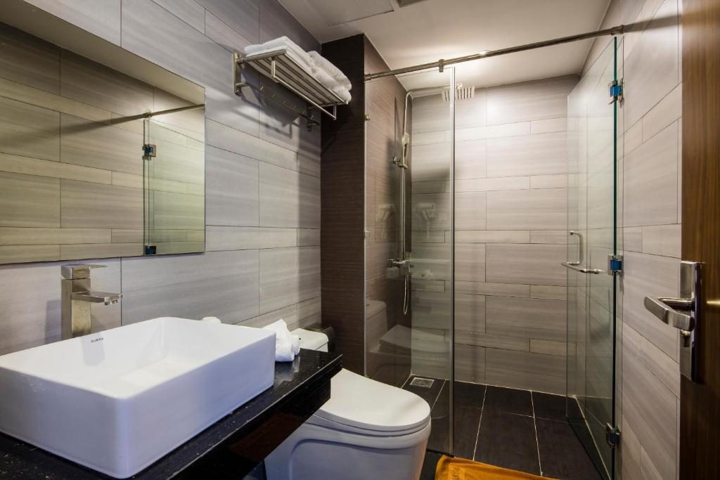 Phòng Deluxe Giường Đôi Có Ban Công
