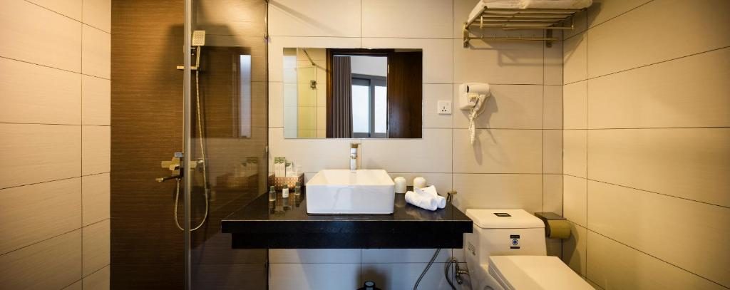Phòng Deluxe Giường Đôi Có Ban Công