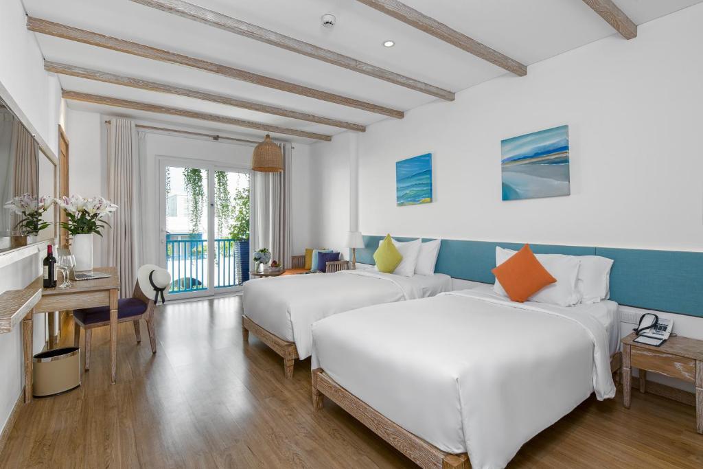 Phòng Elite Deluxe 2 Giường Đơn Có Ban Công – Nhìn Ra Hồ Bơi/Thành Phố