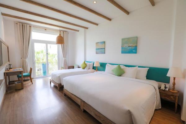 Phòng Elite Deluxe Có Giường Cỡ King Và Ban Công – Nhìn Ra Hồ Bơi/Thành Phố