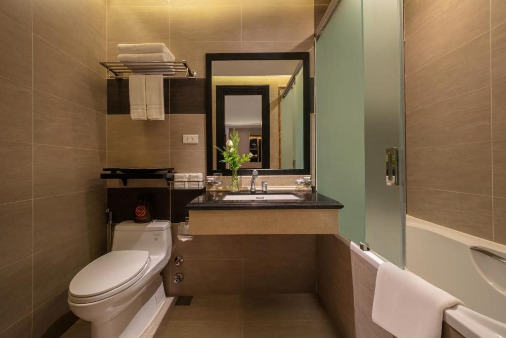Executive Twin – Window – Neighbor View