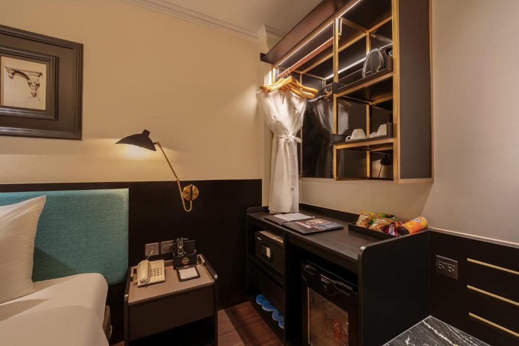 Deluxe Double Room, Bathtub – No window
