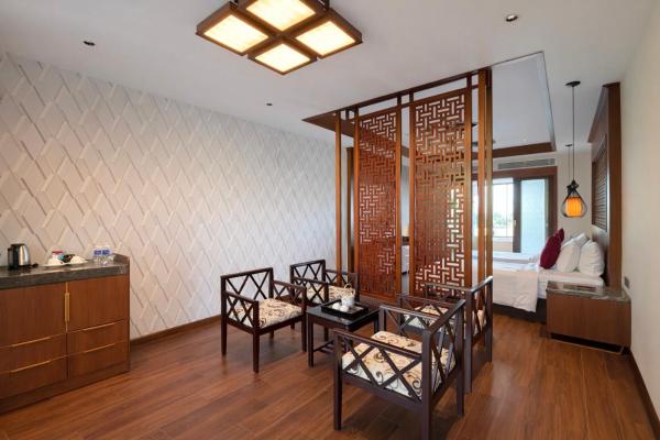 Red Lantern Suite