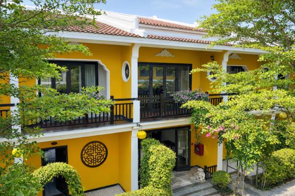 Yellow Lantern Suite