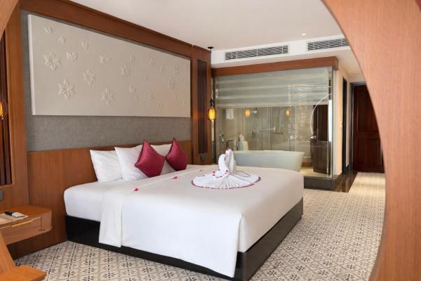 Yellow Lantern Suite