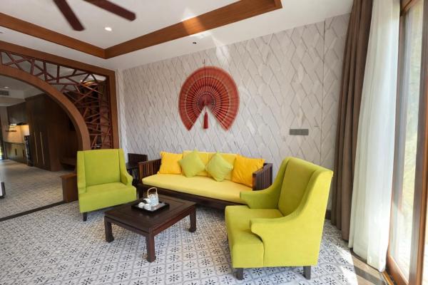 Yellow Lantern Suite