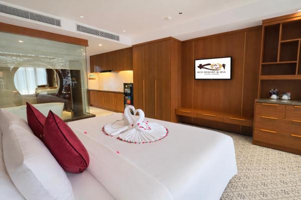 Yellow Lantern Suite