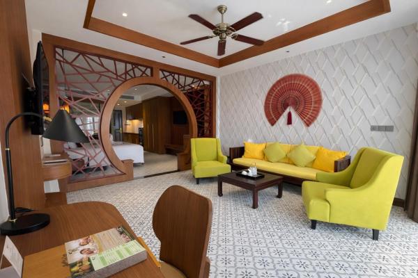 Yellow Lantern Suite