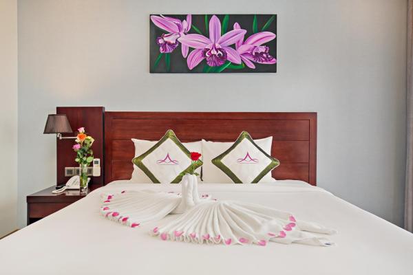 Phòng Deluxe Giường Đôi Nhìn Ra Thành Phố
