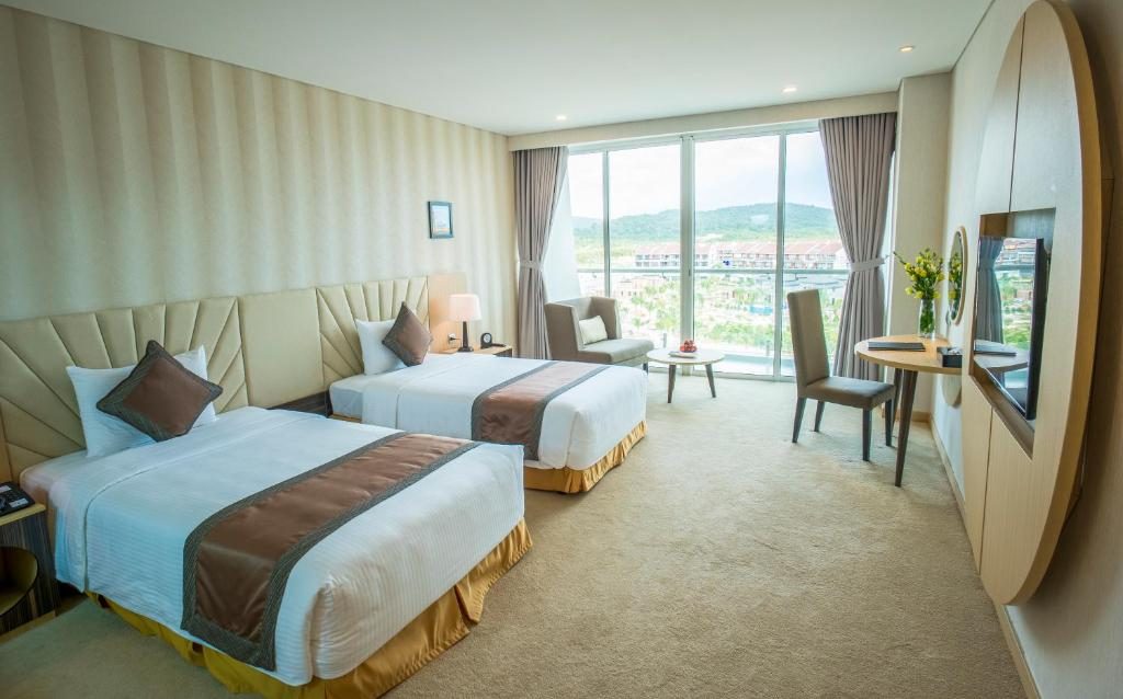 Phòng Deluxe 2 Giường Đơn Có Ban Công Và Tầm Nhìn Ra Núi – Tầng Cao