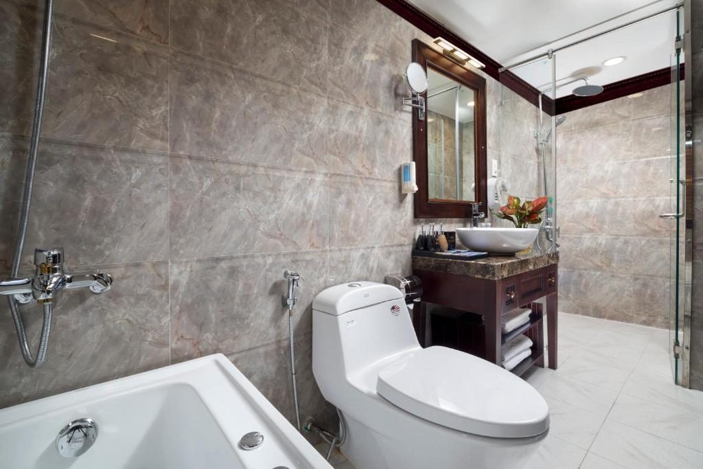 Suite Senior Có Ban Công Riêng & Bể Jacuzzi (Giường Đôi/2 Giường Đơn)