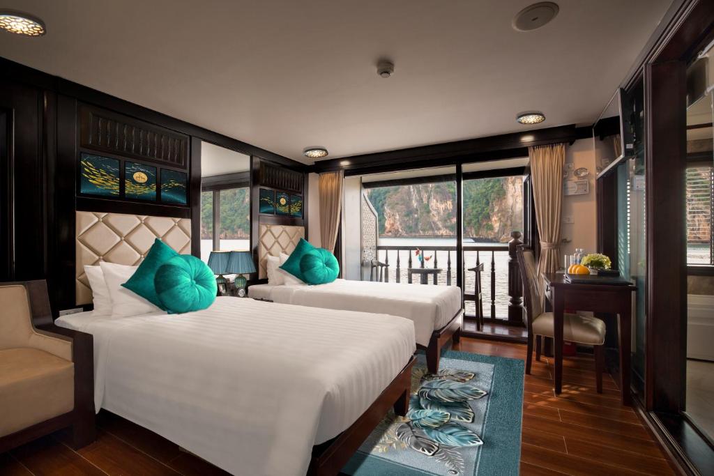 Suite Senior Có Ban Công Riêng & Bể Jacuzzi (Giường Đôi/2 Giường Đơn)