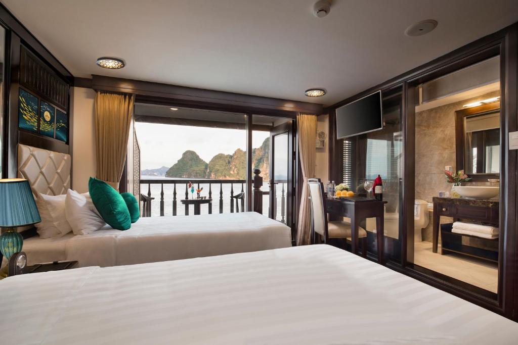 Suite Senior Có Ban Công Riêng & Bể Jacuzzi (Giường Đôi/2 Giường Đơn)