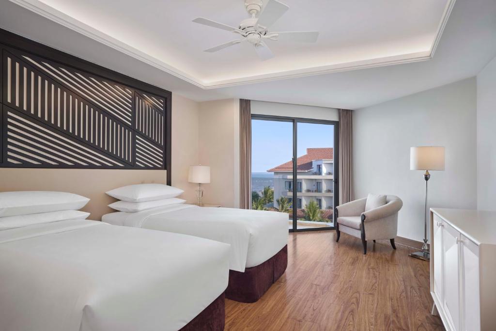 Phòng Deluxe 2 Giường Đơn Có Ban Công Nhìn Ra Biển
